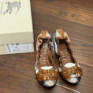 Burberry Women's Tan and Multicolor Flats New never worn 36.5